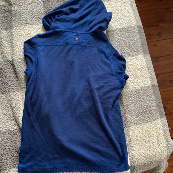 Volcom boys hooded t shirt. Size medium. Excellent condition - Picture 7 of 9